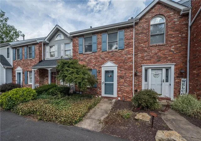 Photo 2 of Townhouse for sale at 1802 Timberidge Dr, Bethel Park, PA 15102 | MLS# 1773498 | Listing updated on 2026-10-11