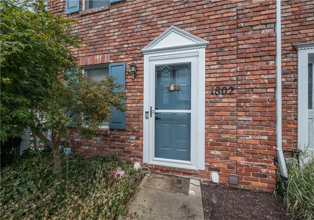 Photo 3 of Townhouse for sale at 1802 Timberidge Dr, Bethel Park, PA 15102 | MLS# 1773498 | Listing updated on 2026-10-05
