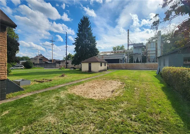 Photo 3 of Single family home for sale at 4611 5th Avenue, Beaver Falls, PA 15010 | MLS# 1773316 | Listing updated on 2026-09-24