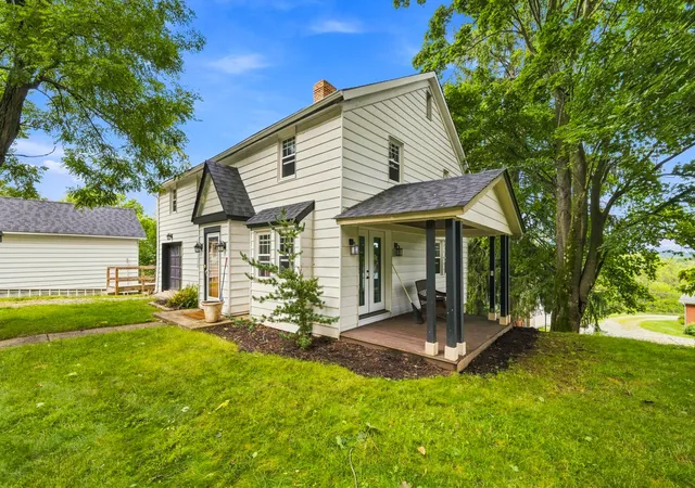 Photo 3 of Single family home for sale at 2842 Clearview Rd, Hampton, PA 15101 | MLS# 1773613 | Listing updated on 2026-09-21