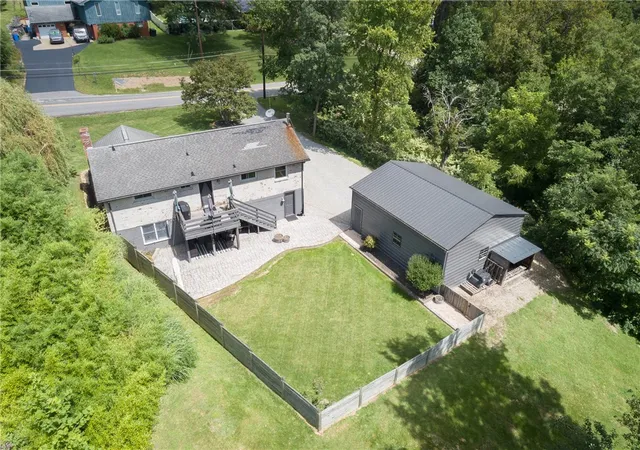 Photo 3 of Single family home for sale at 1420 Reissing Rd, Mc Donald, PA 15057 | MLS# 1773432 | Listing updated on 2026-09-13