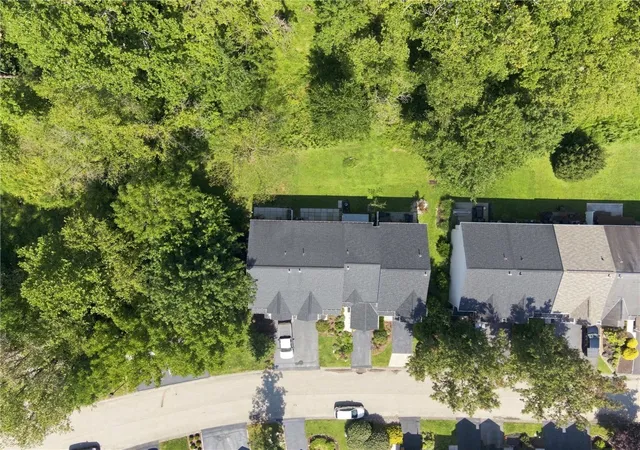 Photo 3 of Townhouse for sale at 249 Commons Dr, Oakmont, PA 15139 | MLS# 1773378 | Listing updated on 2026-10-07