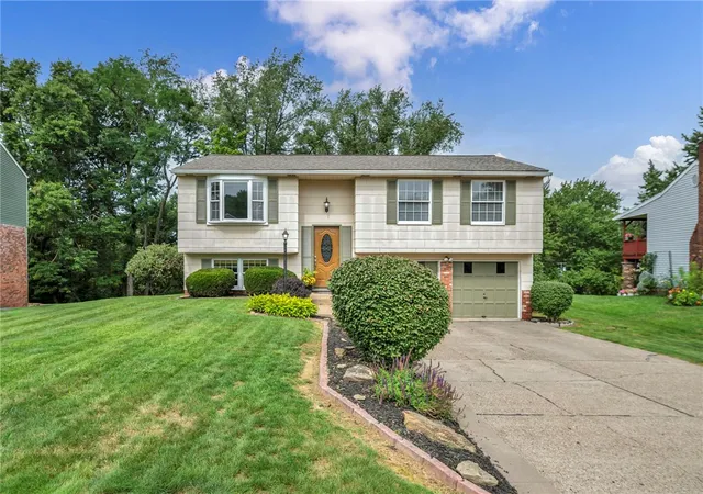 Photo 2 of Single family home for sale at 121 Pinehurst Dr, Freedom, PA 15042 | MLS# 1773565 | Listing updated on 2026-09-21
