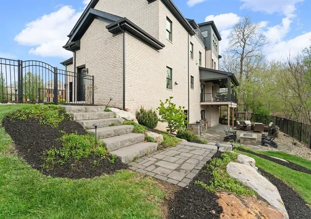 Photo 3 of Single family home for sale at 1044 Diane Ln, Indiana Twp, PA 15024 | MLS# 1773624 | Listing updated on 2026-10-03