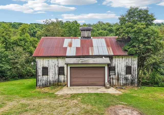 Photo 3 of Single family home for sale at 830 Markman Park Rd, Marshall, PA 15005 | MLS# 1773626 | Listing updated on 2026-09-12