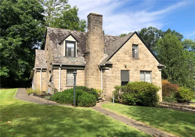 Photo 2 of Single family home for sale at 51 Linden Pl, Uniontown, PA 15401 | MLS# 1773289 | Listing updated on 2026-09-14