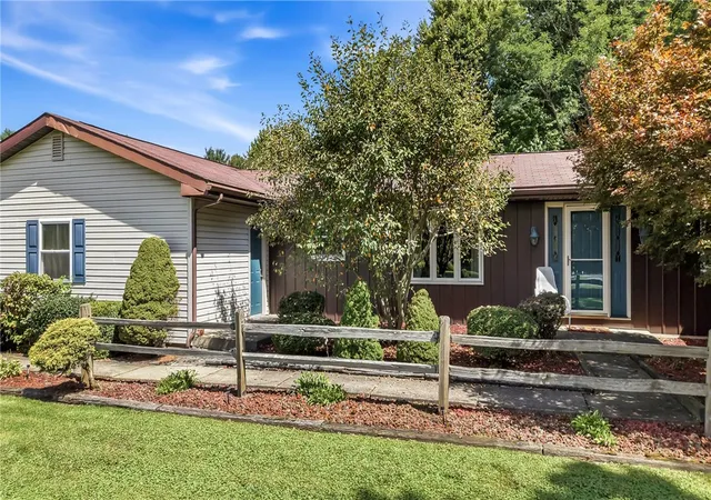 Photo 3 of Single family home for sale at 3 Williamson Rd, Hempfield Twp, PA 16125 | MLS# 1773510 | Listing updated on 2026-09-11
