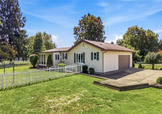 Photo 3 of Single family home for sale at 3 Williamson Rd, Hempfield Twp, PA 16125 | MLS# 1773510 | Listing updated on 2026-09-11