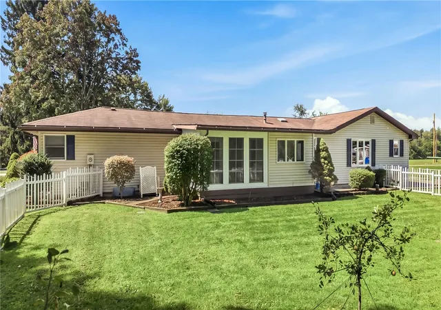 Photo 4 of Single family home for sale at 3 Williamson Rd, Hempfield Twp, PA 16125 | MLS# 1773510 | Listing updated on 2026-09-11