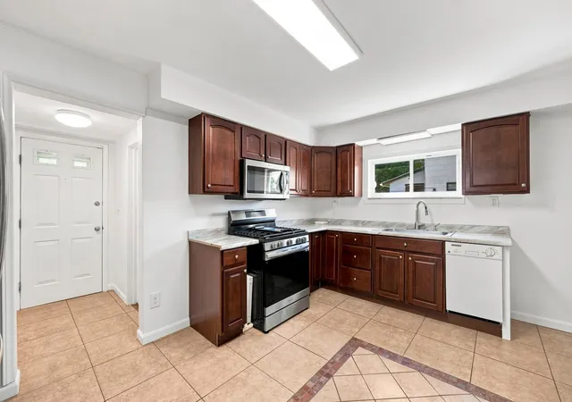 Photo 3 of Single family home for sale at 2869 Hemlock St, Bethel Park, PA 15102 | MLS# 1773639 | Listing updated on 2026-10-04