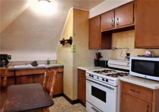 Photo 3 of Single family home for sale at 213 E Brady St, City Of But Ne, PA 16001 | MLS# 1773501 | Listing updated on 2026-09-10
