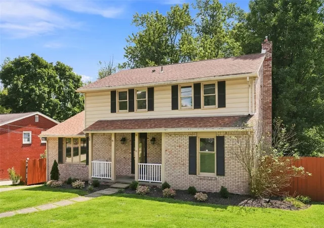 Photo 2 of Single family home for sale at 240 Shafer Rd, Moon/crescent Twp, PA 15108 | MLS# 1773468 | Listing updated on 2026-09-10