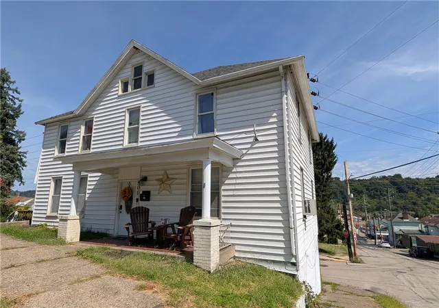 Photo 2 of Single family home for sale at 800 Lincoln Ave, Charleroi Boro, PA 15022 | MLS# 1773650 | Listing updated on 2026-09-09