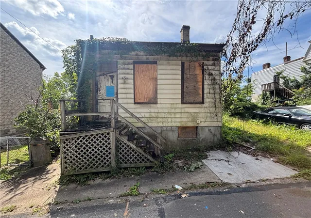Photo 1 of Single family home for sale at 921 S Side Ave, Spring Hill, PA 15212 | MLS# 1773654 | Listing updated on 2026-09-09