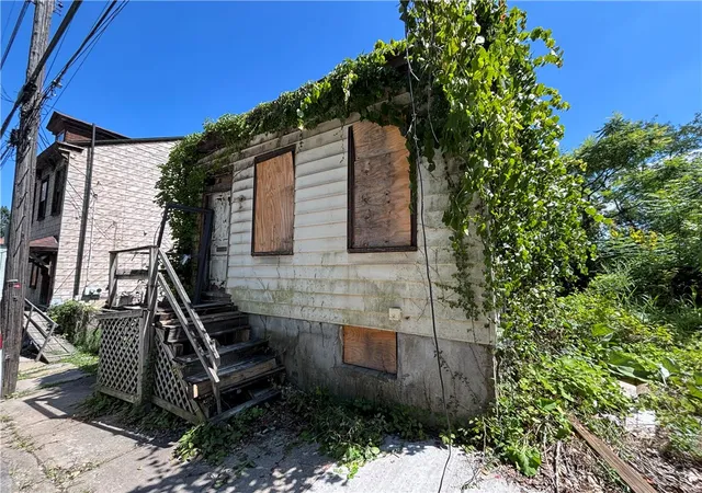 Photo 2 of Single family home for sale at 921 S Side Ave, Spring Hill, PA 15212 | MLS# 1773654 | Listing updated on 2026-09-09