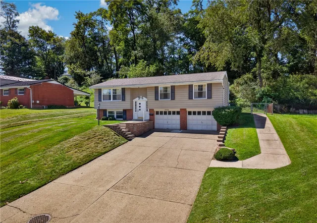 Photo 2 of Single family home for sale at 5936 Dublin Rd, Bethel Park, PA 15102 | MLS# 1773567 | Listing updated on 2026-10-20