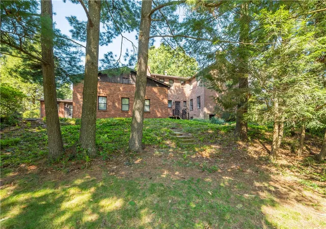 Photo 3 of Single family home for sale at 2430 Southvue Dr, Upper St Clair, PA 15241 | MLS# 1773135 | Listing updated on 2026-09-17
