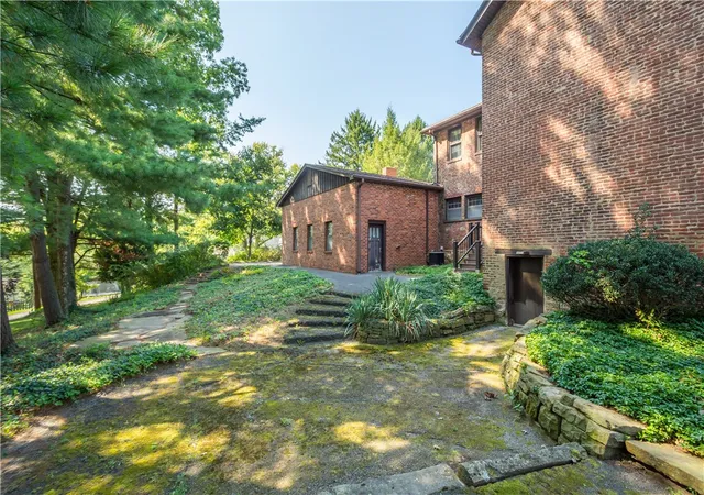 Photo 3 of Single family home for sale at 2430 Southvue Dr, Upper St Clair, PA 15241 | MLS# 1773135 | Listing updated on 2026-09-17