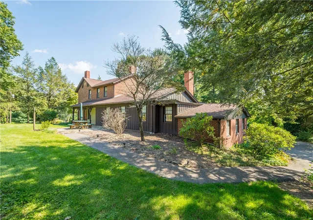 Photo 4 of Single family home for sale at 2430 Southvue Dr, Upper St Clair, PA 15241 | MLS# 1773135 | Listing updated on 2026-09-17