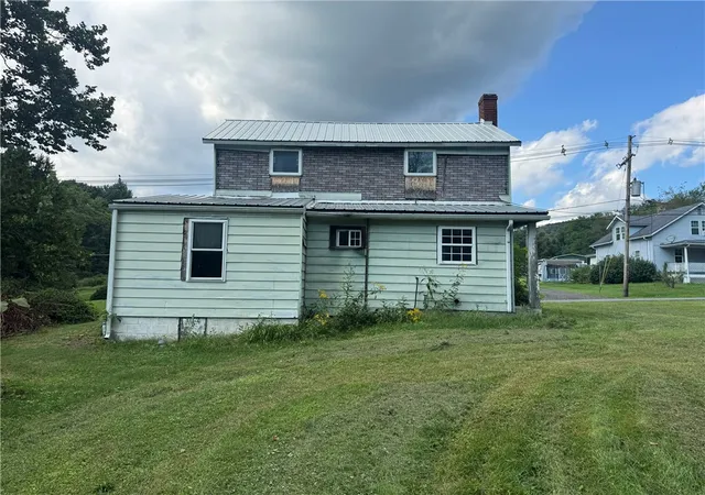 Photo 3 of Single family home for sale at 134 Caroline St, E/w Wheatfield Twp, PA 15949 | MLS# 1773685 | Listing updated on 2026-09-09