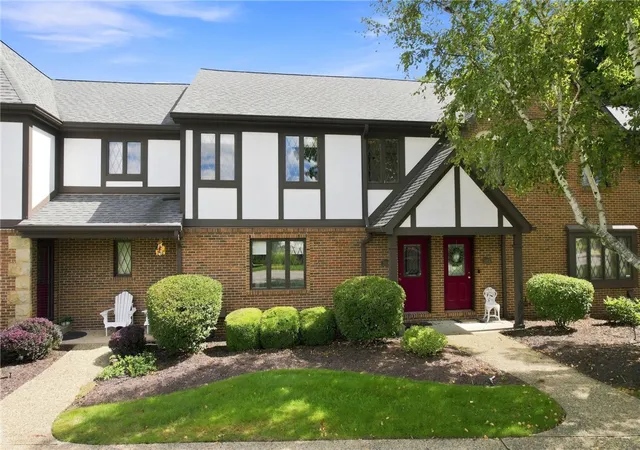 Townhouse for sale at 1606 Stone Mansion Dr, Sewickley, PA 15143 | MLS# 1773477