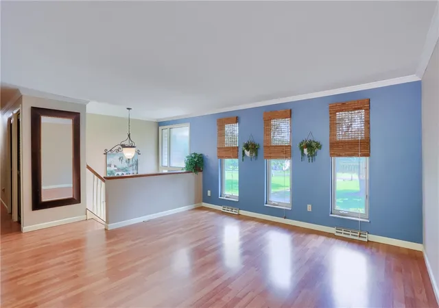 Photo 4 of Single family home for sale at 303 Vandivort Dr, Cranberry Twp, PA 16066 | MLS# 1773444 | Listing updated on 2026-09-13