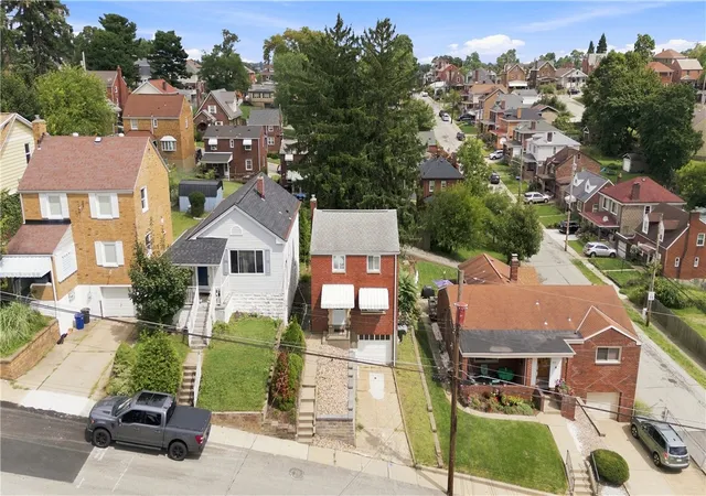 Photo 2 of Single family home for sale at 1529 Creedmoor, Brookline, PA 15226 | MLS# 1773710 | Listing updated on 2026-09-10