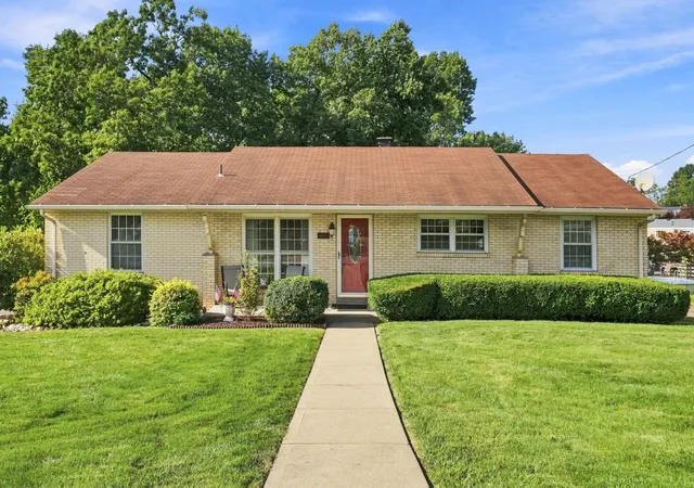 Single family home for sale at 105 Louis Ct, Stowe Twp, PA 15136 | MLS# 1773758