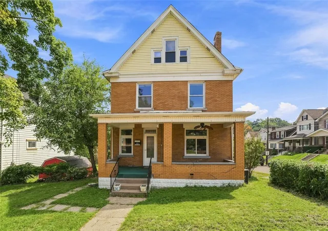 Photo 1 of Single family home for sale at 721 Maple St, Coraopolis, PA 15108 | MLS# 1773424 | Listing updated on 2026-09-09