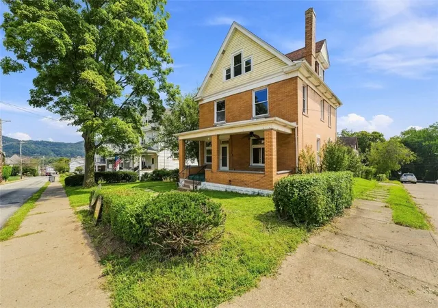 Photo 2 of Single family home for sale at 721 Maple St, Coraopolis, PA 15108 | MLS# 1773424 | Listing updated on 2026-09-09