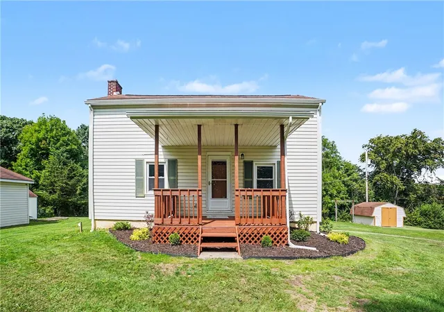 Photo 3 of Single family home for sale at 1478 Spring Run Rd Ext, Moon/crescent Twp, PA 15108 | MLS# 1773757 | Listing updated on 2026-09-12