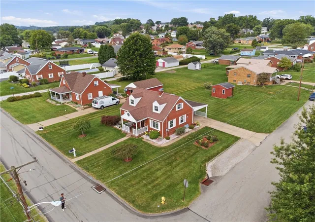 Photo 3 of Single family home for sale at 132 Allison Ave, Houston, PA 15342 | MLS# 1772669 | Listing updated on 2026-10-06