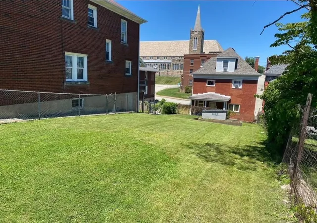 Photo 3 of Multi family home for sale at 522 Patton Ave, Jeannette, PA 15644 | MLS# 1773733 | Listing updated on 2026-09-10
