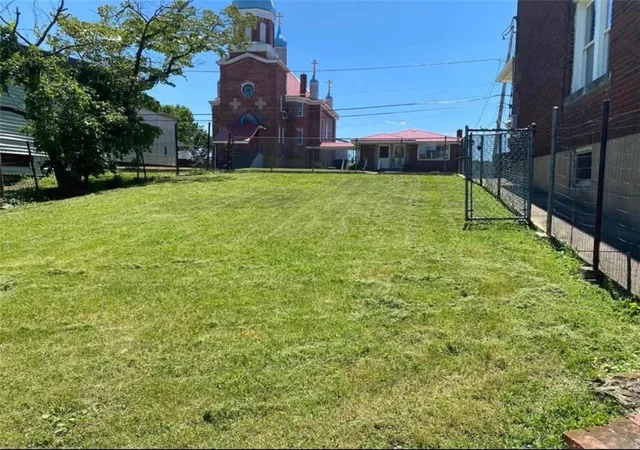 Photo 3 of House for sale at 522 Patton Ave, Jeannette, PA 15644 | MLS# 1773733 | Listing updated on 2026-09-10