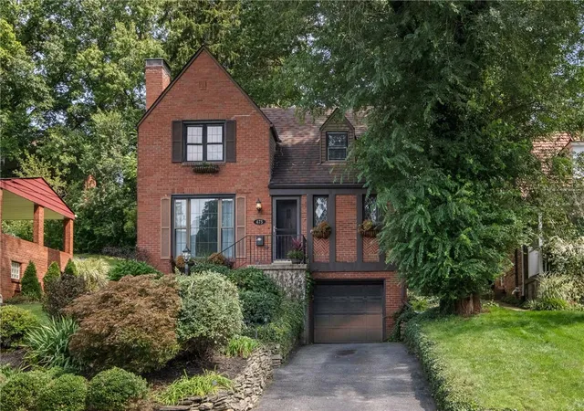 Photo 1 of Single family home for sale at 475 Salem Dr, Mt Lebanon, PA 15243 | MLS# 1773571 | Listing updated on 2026-09-16