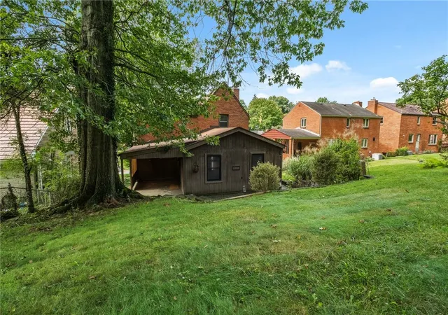 Photo 3 of Single family home for sale at 475 Salem Dr, Mt Lebanon, PA 15243 | MLS# 1773571 | Listing updated on 2026-09-16