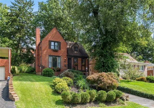 Photo 3 of Single family home for sale at 475 Salem Dr, Mt Lebanon, PA 15243 | MLS# 1773571 | Listing updated on 2026-09-16