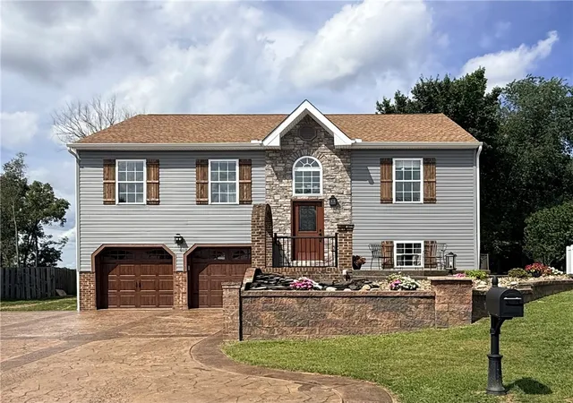 Photo 1 of Single family home for sale at 1360 Lucia Dr, Canonsburg, PA 15317 | MLS# 1773763 | Listing updated on 2026-09-13