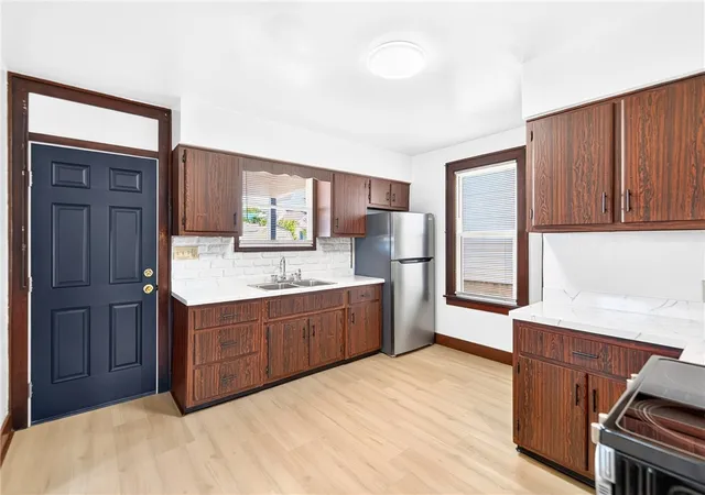 Photo 4 of Single family home for sale at 423 Franklin Ave, Canonsburg, PA 15317 | MLS# 1773523 | Listing updated on 2026-09-09