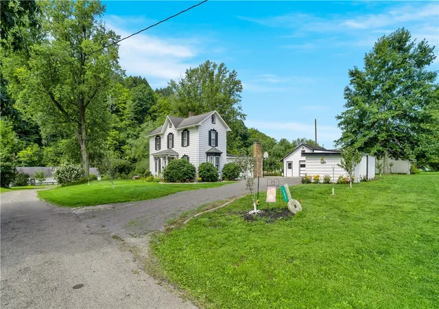 Photo 3 of Single family home for sale at 131 Ole Ml Dr, South Bend Twp, PA 15774 | MLS# 1773487 | Listing updated on 2026-09-25