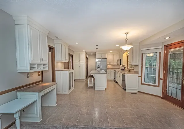 Photo 3 of Single family home for sale at 118 Bluestone Dr, Bethel Park, PA 15102 | MLS# 1773786 | Listing updated on 2026-09-10