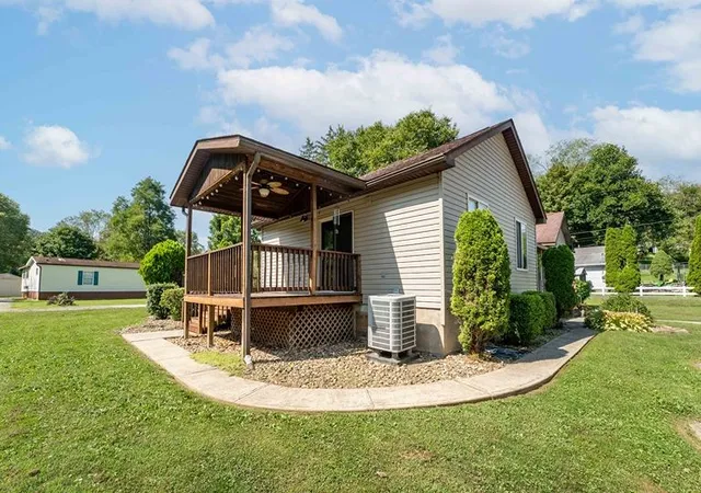 Photo 4 of Sale Pending at 104 Dunkard Ave, Kirby/mt.morris, PA 15349 | MLS# 1773785 | Listing updated on 2026-09-12