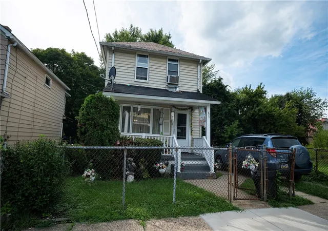 Photo 2 of Single family home for sale at 313 Spaulding St, Aliquippa, PA 15001 | MLS# 1773789 | Listing updated on 2026-09-10