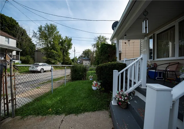 Photo 3 of Single family home for sale at 313 Spaulding St, Aliquippa, PA 15001 | MLS# 1773789 | Listing updated on 2026-09-10