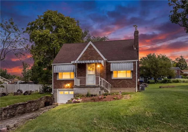Photo 3 of Single family home for sale at 223 Crescent Dr, Hempfield Twp, PA 15601 | MLS# 1773632 | Listing updated on 2026-09-12