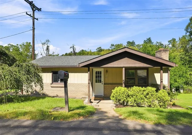 Photo 2 of Single family home for sale at 1631 N Weirich Ave, Canton Twp, PA 15301 | MLS# 1773684 | Listing updated on 2026-10-05