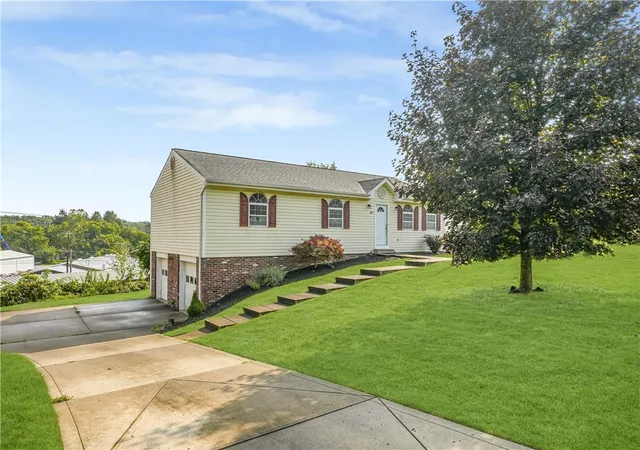 Photo 2 of Single family home for sale at 7326 Green Meadow Dr, Imperial, PA 15126 | MLS# 1773812 | Listing updated on 2026-09-12
