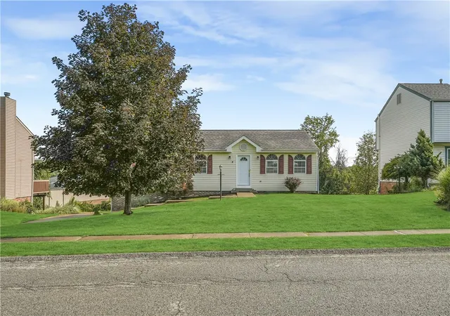 Photo 3 of Single family home for sale at 7326 Green Meadow Dr, Imperial, PA 15126 | MLS# 1773812 | Listing updated on 2026-09-12