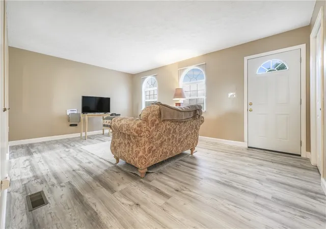 Photo 4 of Single family home for sale at 7326 Green Meadow Dr, Imperial, PA 15126 | MLS# 1773812 | Listing updated on 2026-09-12