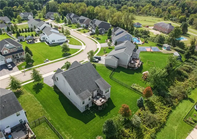 Photo 3 of Single family home for sale at 353 Park Edge Dr, Findlay Twp, PA 15026 | MLS# 1773795 | Listing updated on 2026-09-14